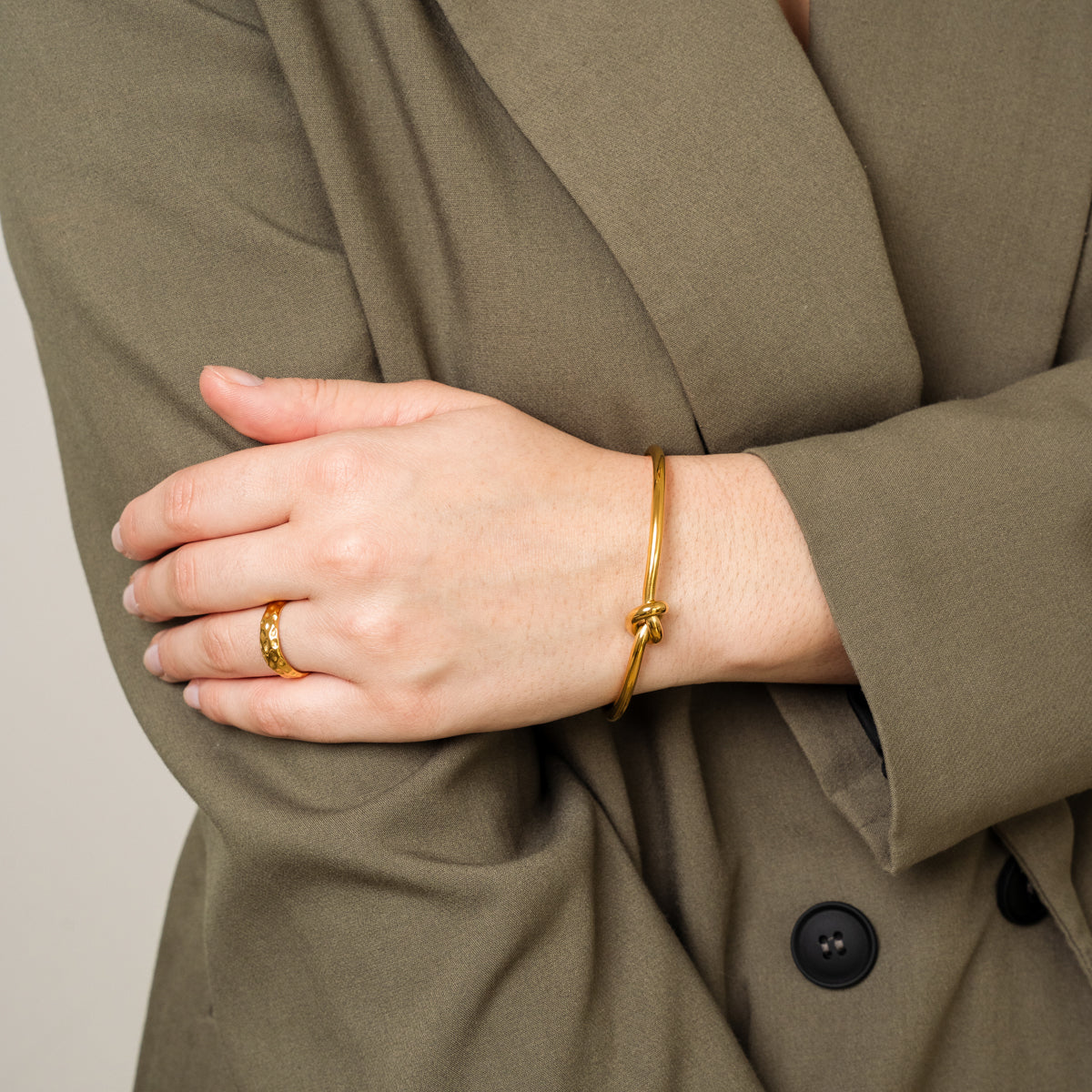 Bracelete Arame Farpado Banhado a Ouro 18K