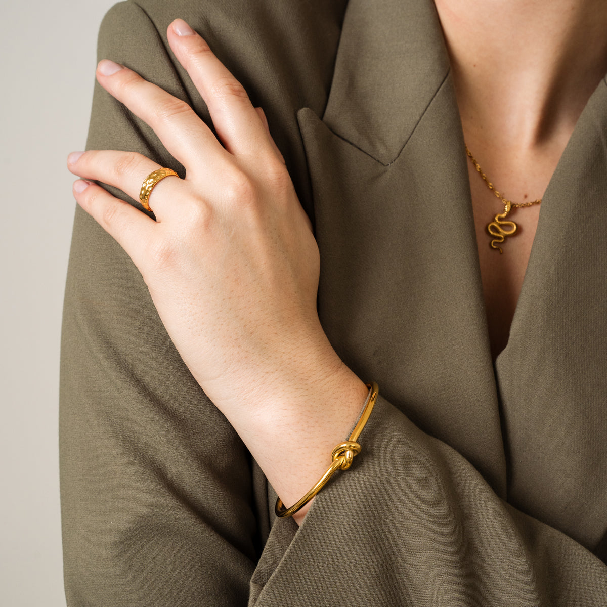 Bracelete Arame Farpado Banhado a Ouro 18K