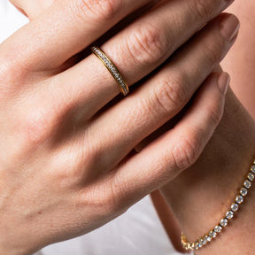 Anel Elara Cravejado com Zircônia