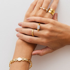 Anel de Folhas Entrelaçadas Banhado a Ouro 18K