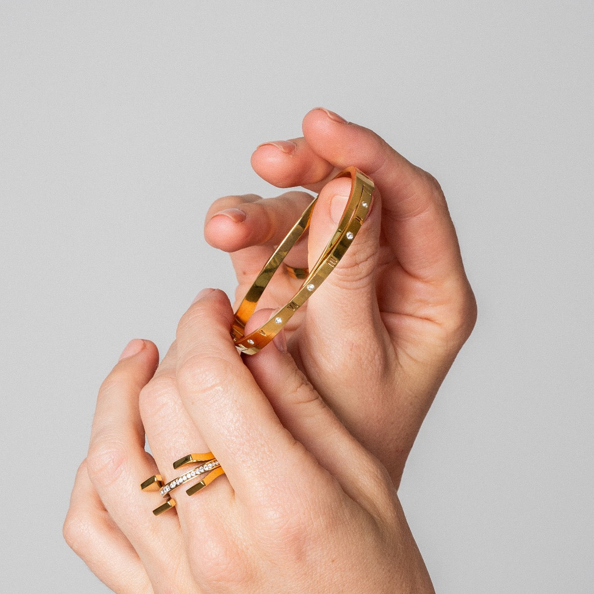 Pulseira  Roman Entrelaçado Banhado a Ouro 18k