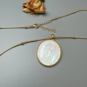 Colar Pingente Virgem Maria de Conha Natural