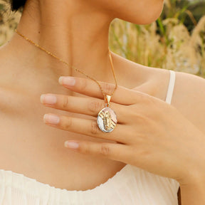 Colar Pingente Vigem Maria Tricolor