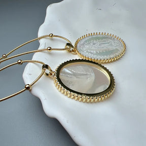 Colar Pingente Virgem Maria de Conha Natural